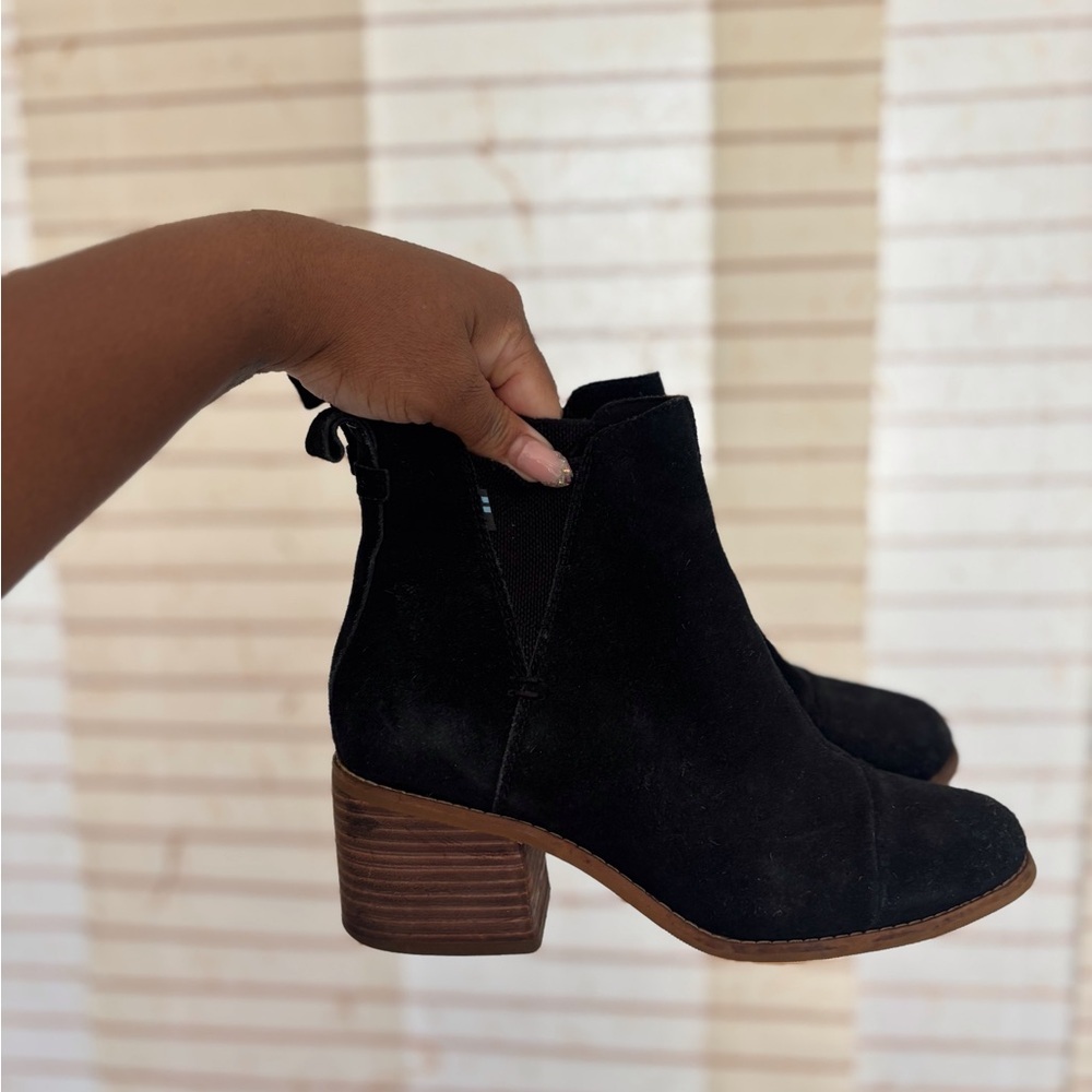 Tom's Everly black Suede Bootie, Size 6 1/2